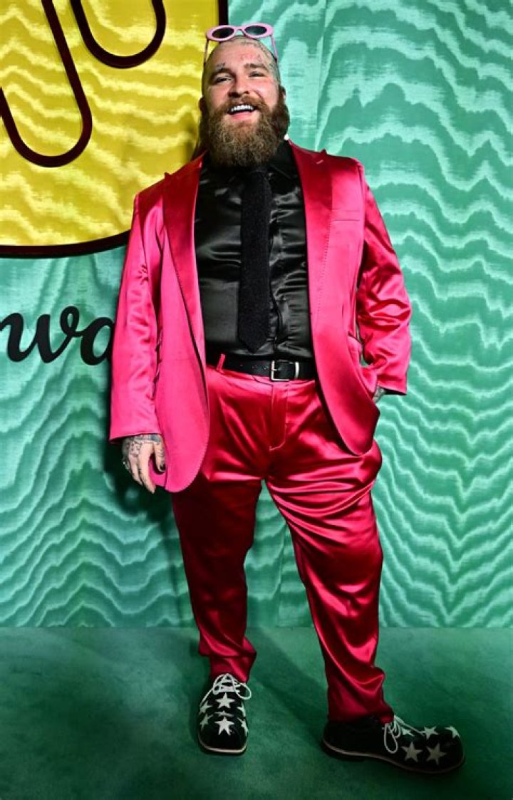 Teddy Swims makes quite the fashion statement at star-studded pre-Grammys party